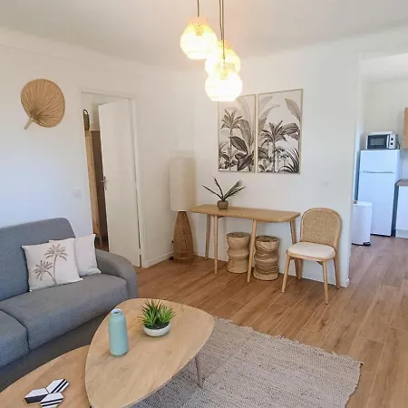 Beau Rez-de-jardin A Boulouris Appartamento