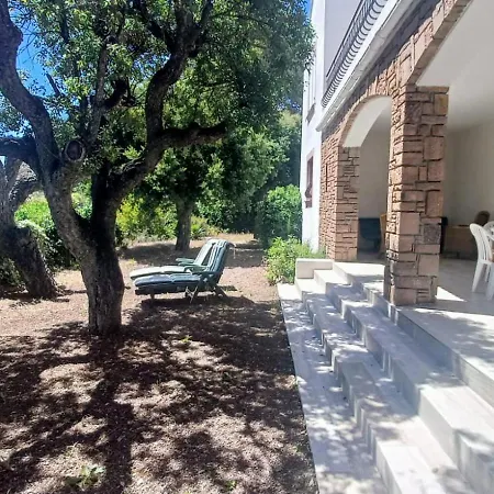 Beau Rez-de-jardin A Boulouris Appartamento
